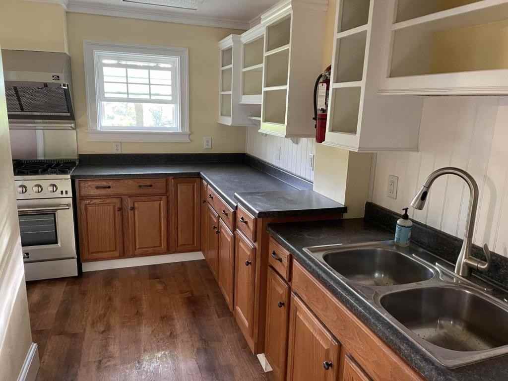 526 Stewart Ave #32 - Photo 3 of 14
