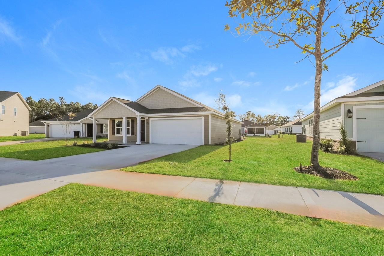 560 Riverwalk Cir - Photo 3 of 7