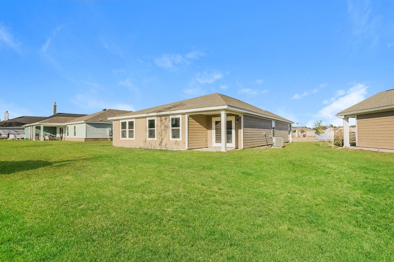 560 Riverwalk Cir - Photo 6 of 7