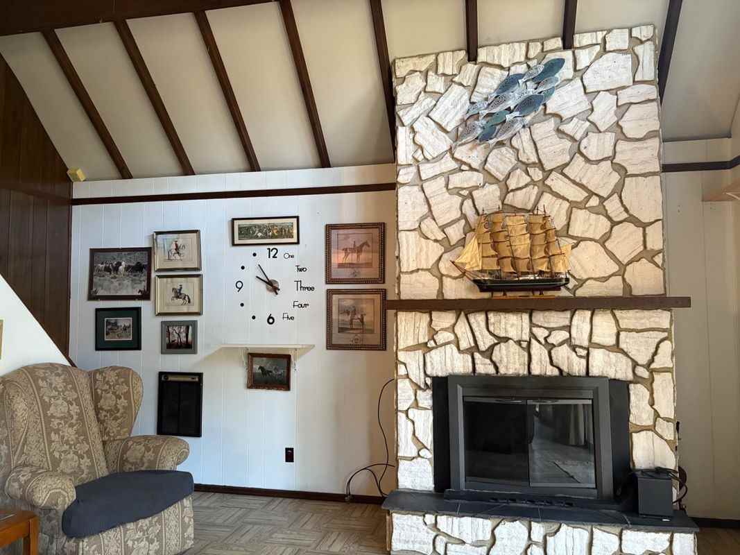 245 Crowfoot Ln - Photo 3 of 3