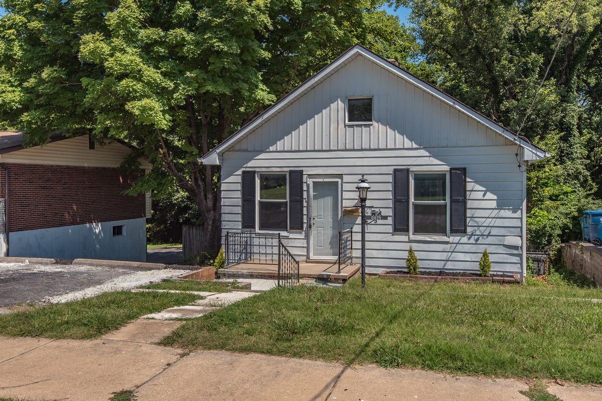 8819 North Ave - Photo 2 of 31