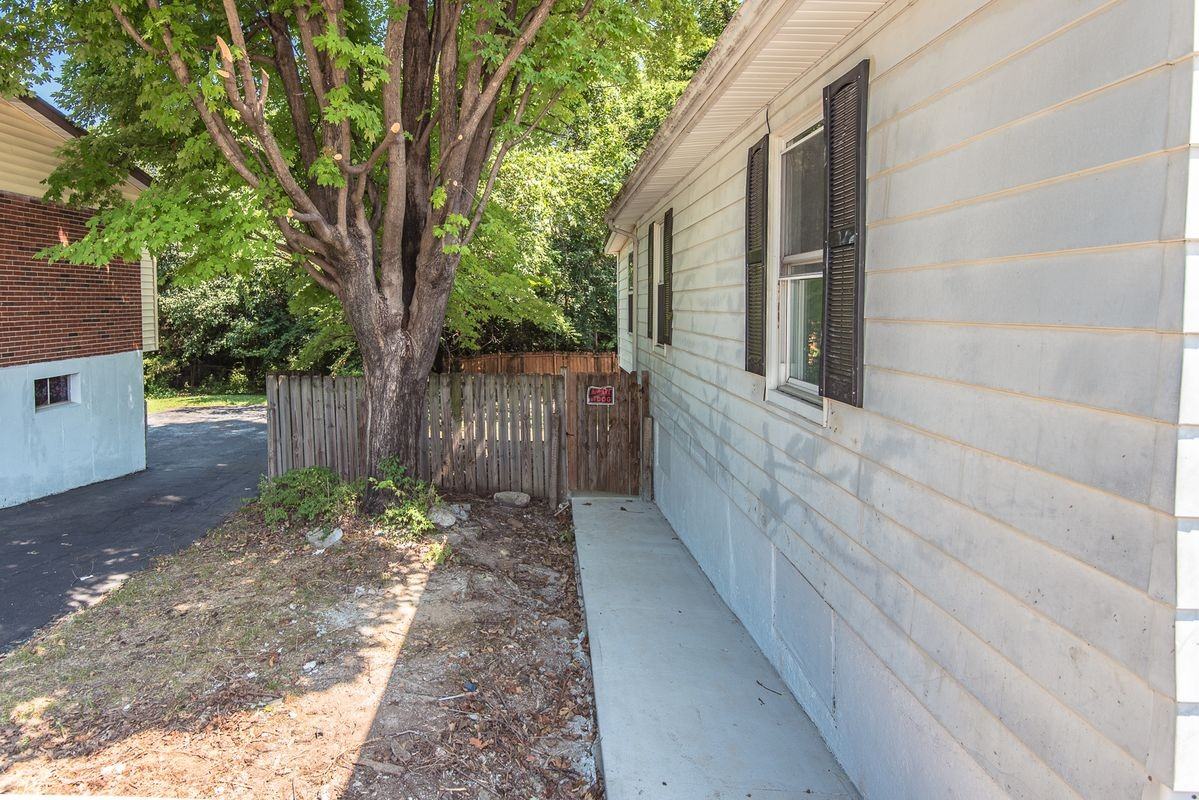 8819 North Ave - Photo 3 of 31