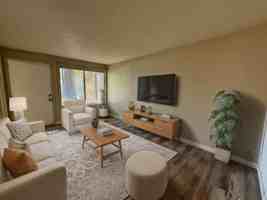 featured image of 851 W 5th Ave #1