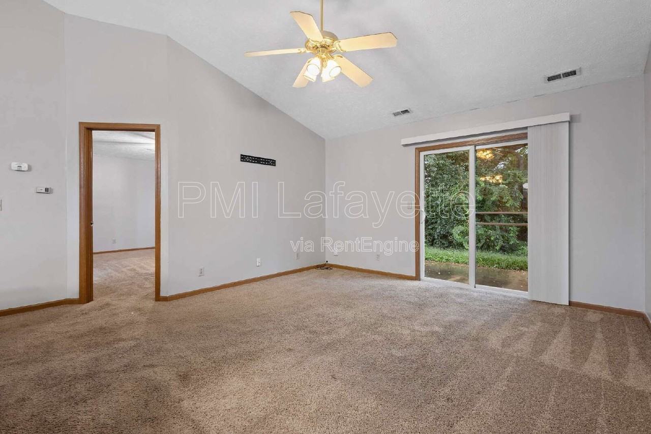 2039 Bridgewater Cir - Photo 2 of 10