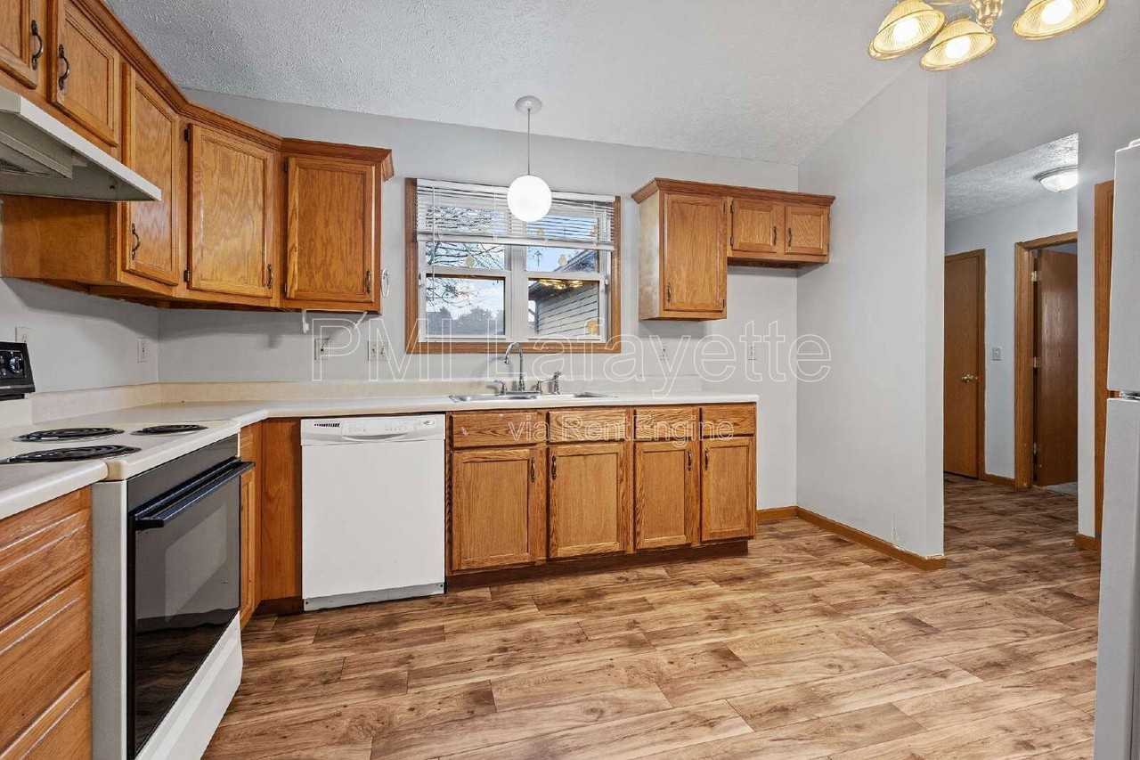 2039 Bridgewater Cir - Photo 3 of 10