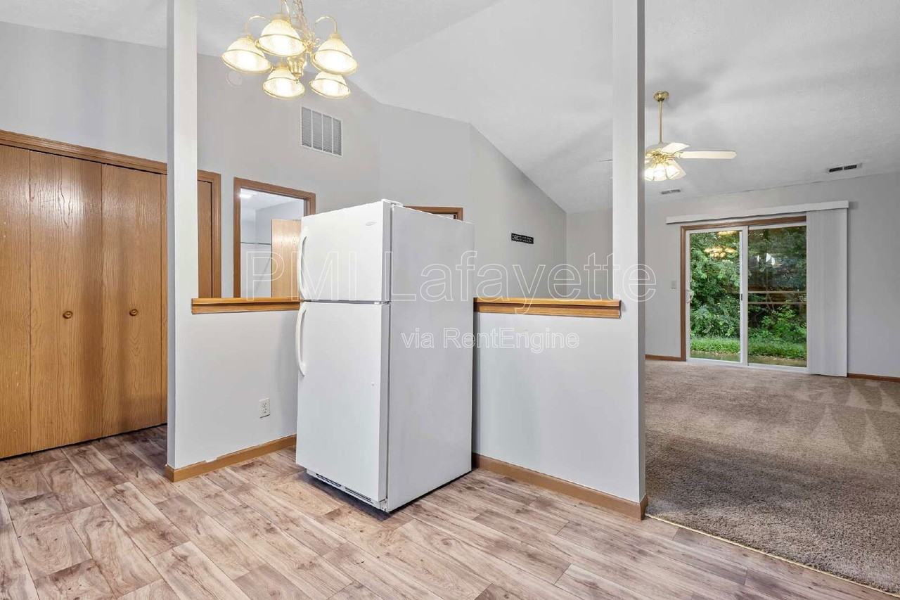 2039 Bridgewater Cir - Photo 4 of 10
