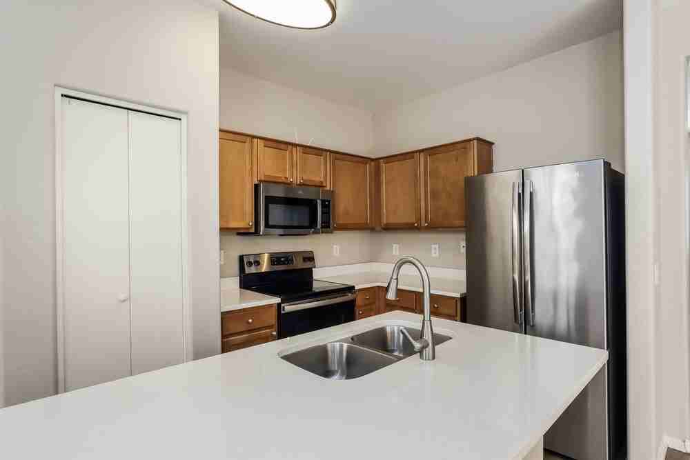 5208 W Warner St - Photo 6 of 17