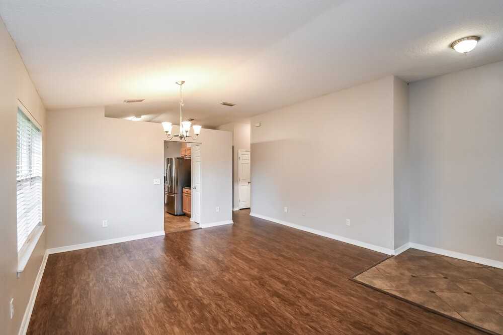 2530 Fox Hill Ln - Photo 3 of 16