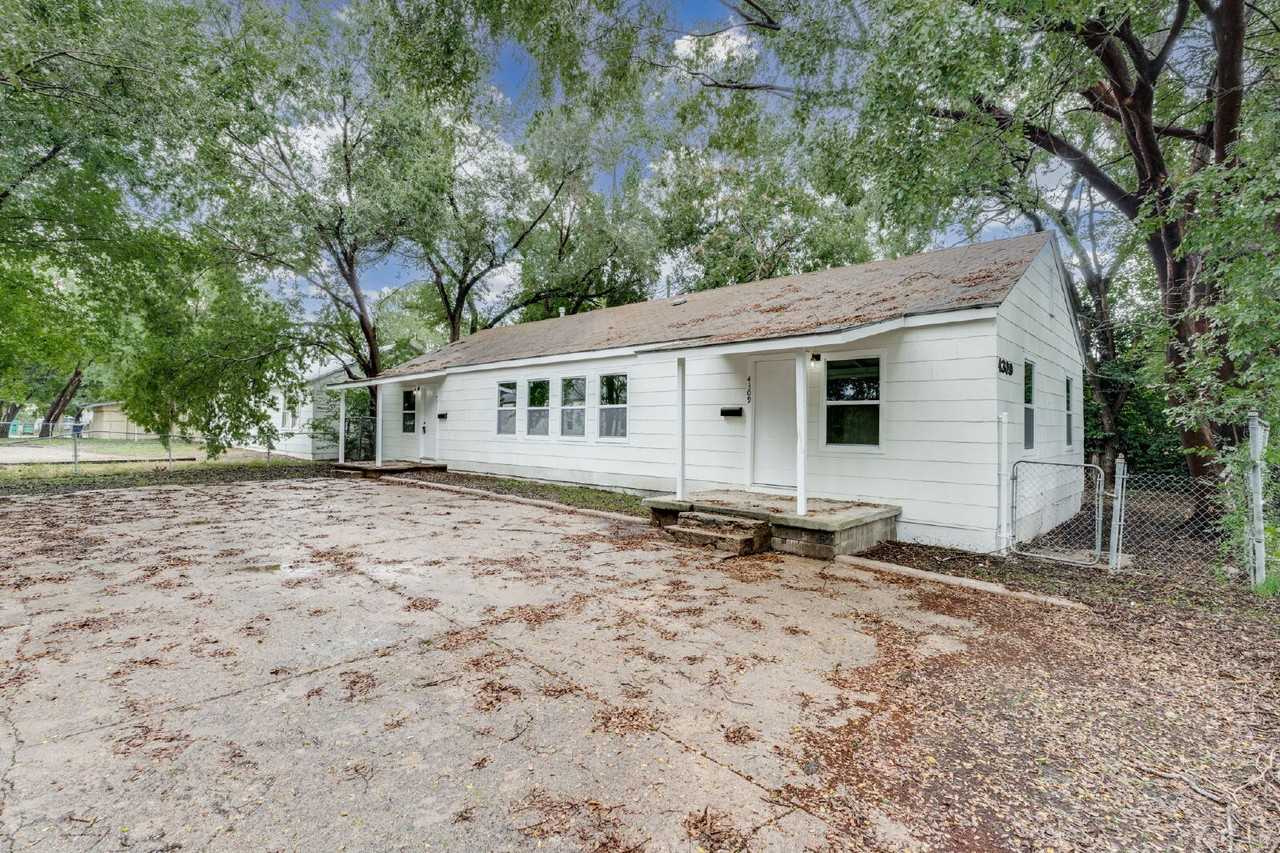 4311 E Lincoln St - Photo 2 of 11