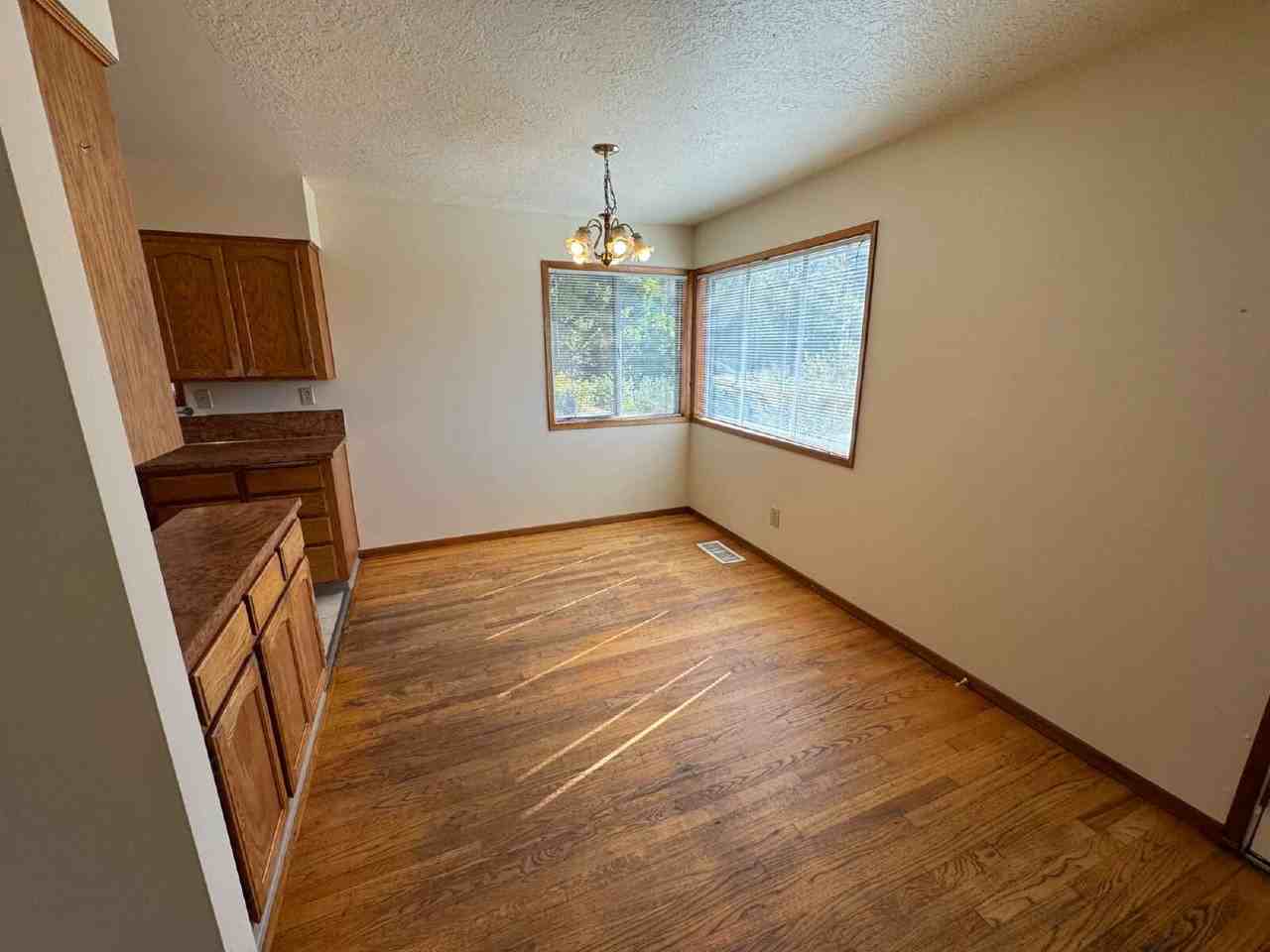 5101 Southeast Taylor Street - Photo 3 of 12