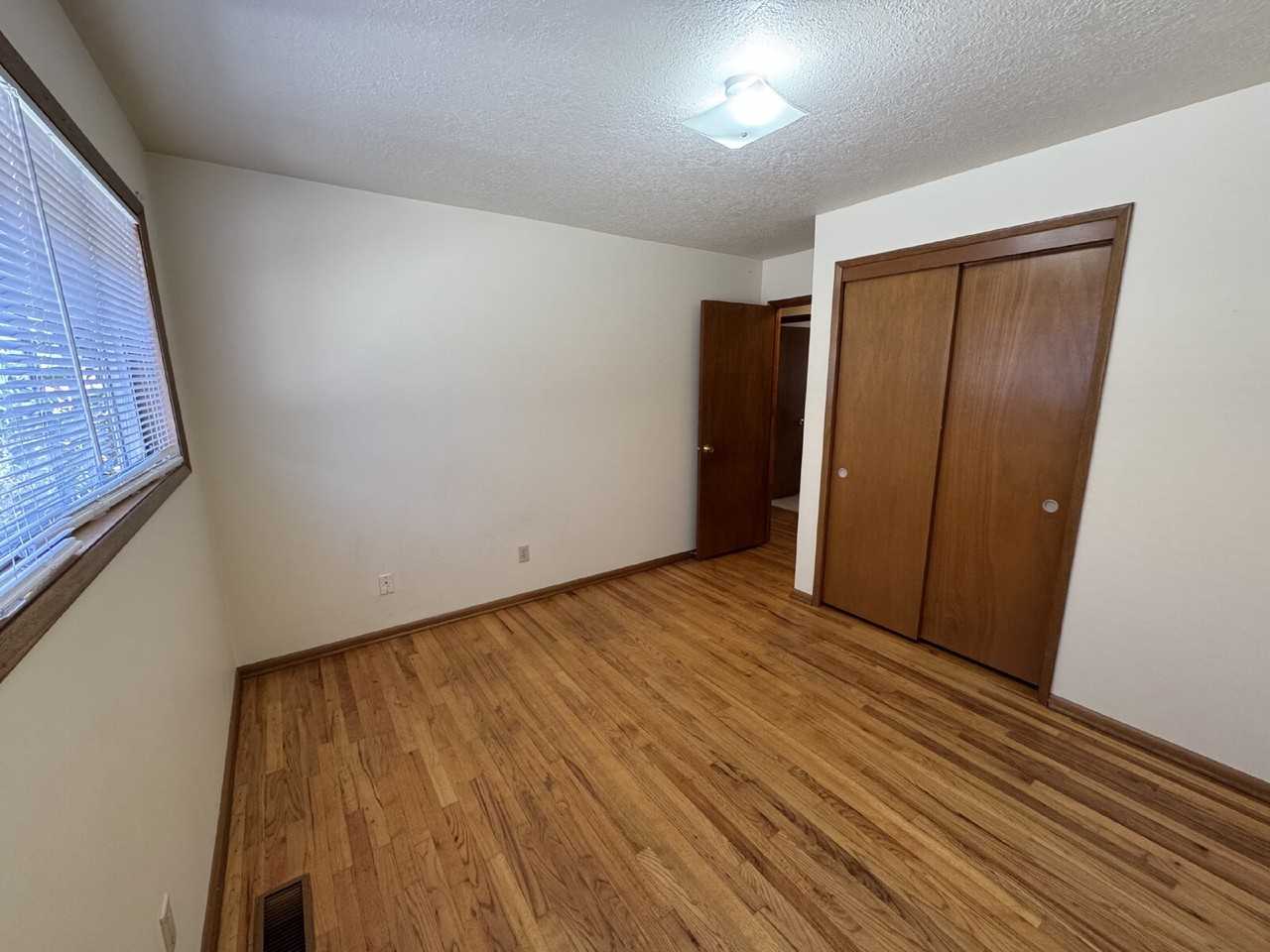 5101 Southeast Taylor Street - Photo 5 of 12