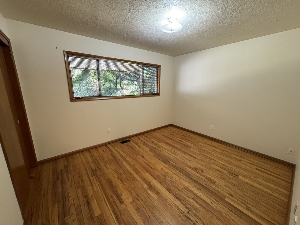 5101 Southeast Taylor Street - Photo 7 of 12