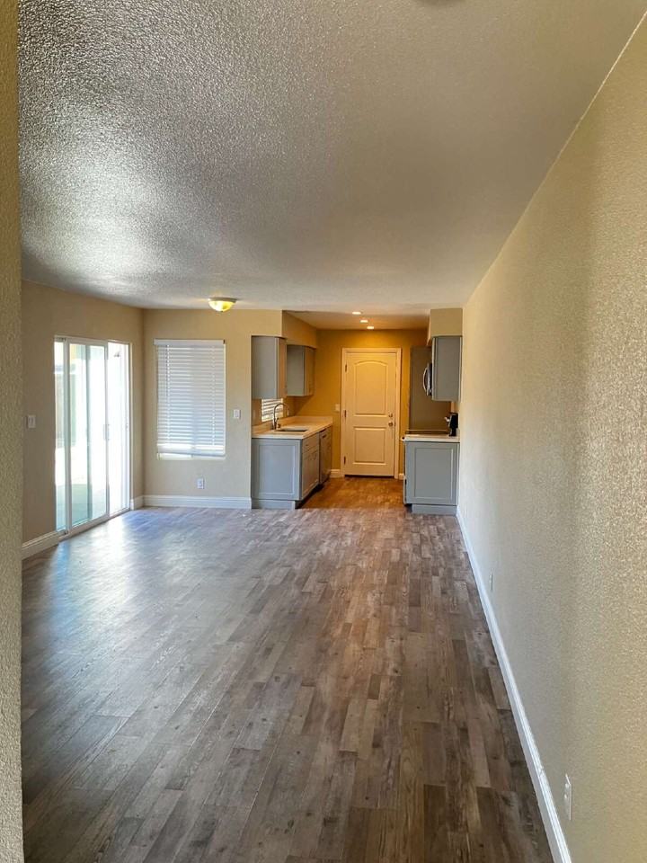 3243 Denver Ave - Photo 2 of 4