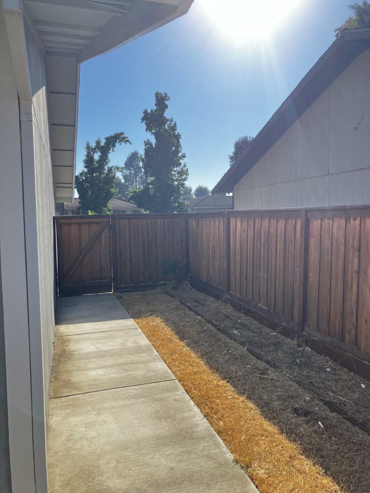 3243 Denver Ave - Photo 3 of 4