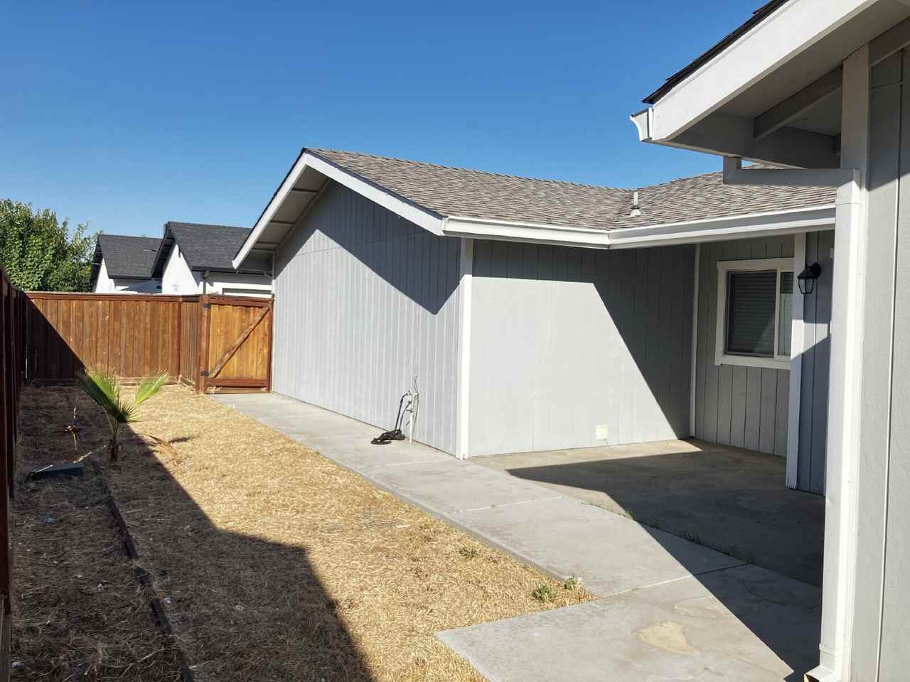 3243 Denver Ave - Photo 4 of 4