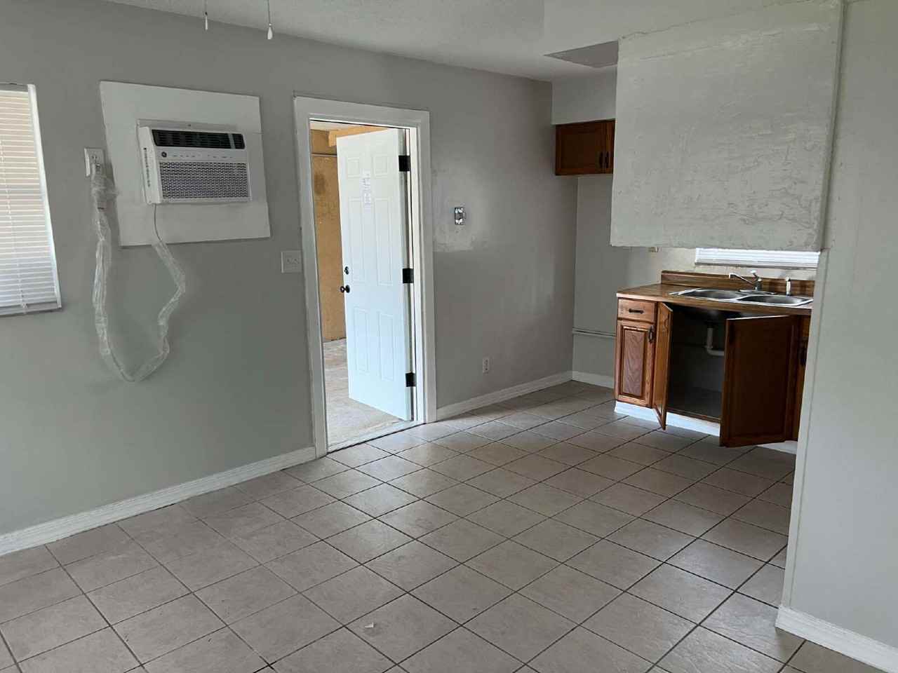 1645 Linwood Ave - Photo 3 of 9