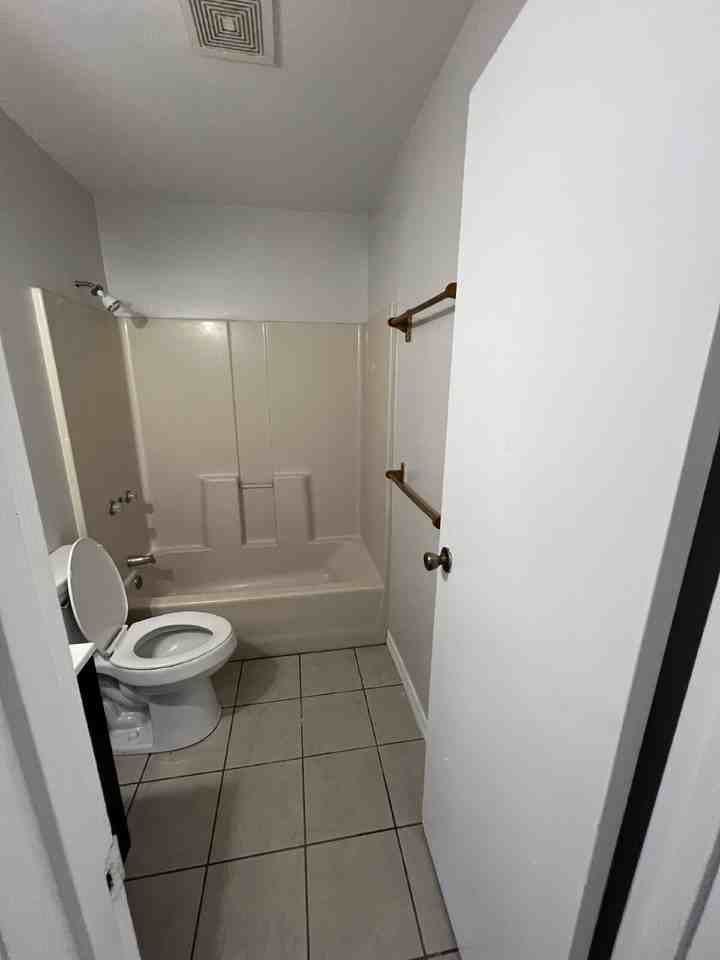 1645 Linwood Ave - Photo 5 of 9