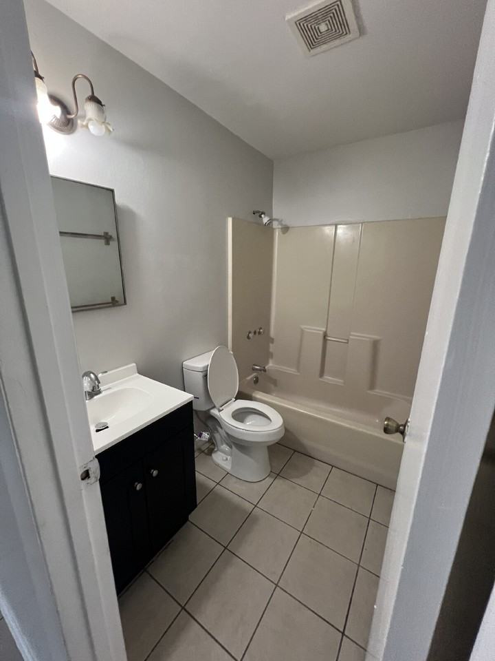 1645 Linwood Ave - Photo 6 of 9