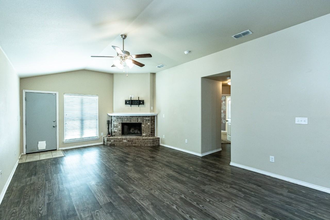 5507 108th St - Photo 5 of 23