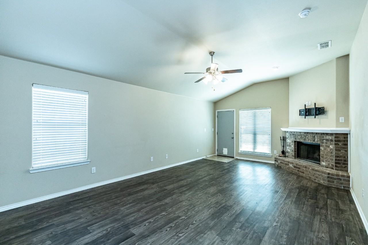 5507 108th St - Photo 6 of 23