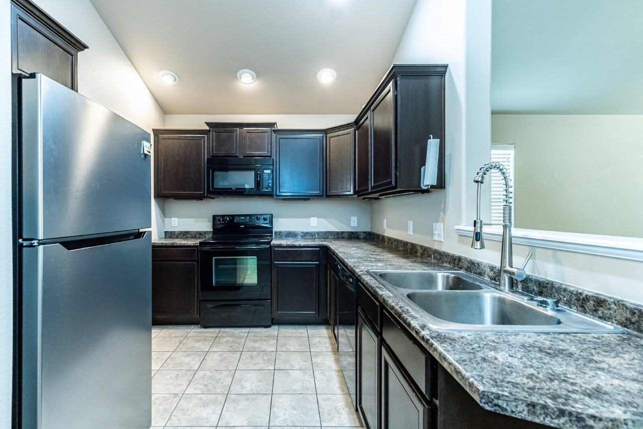 5507 108th St - Photo 7 of 23