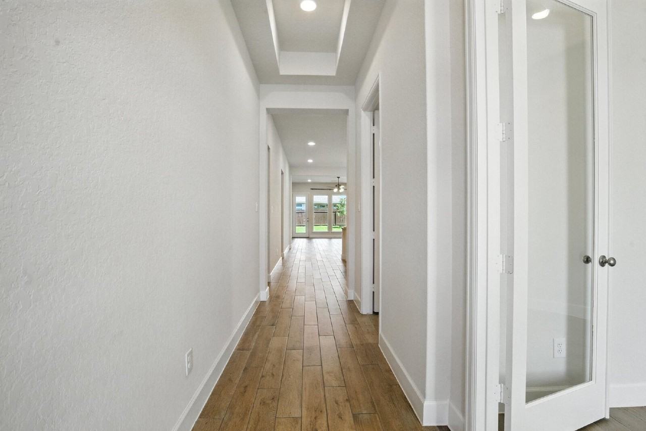 9215 Aggie Run - Photo 5 of 29