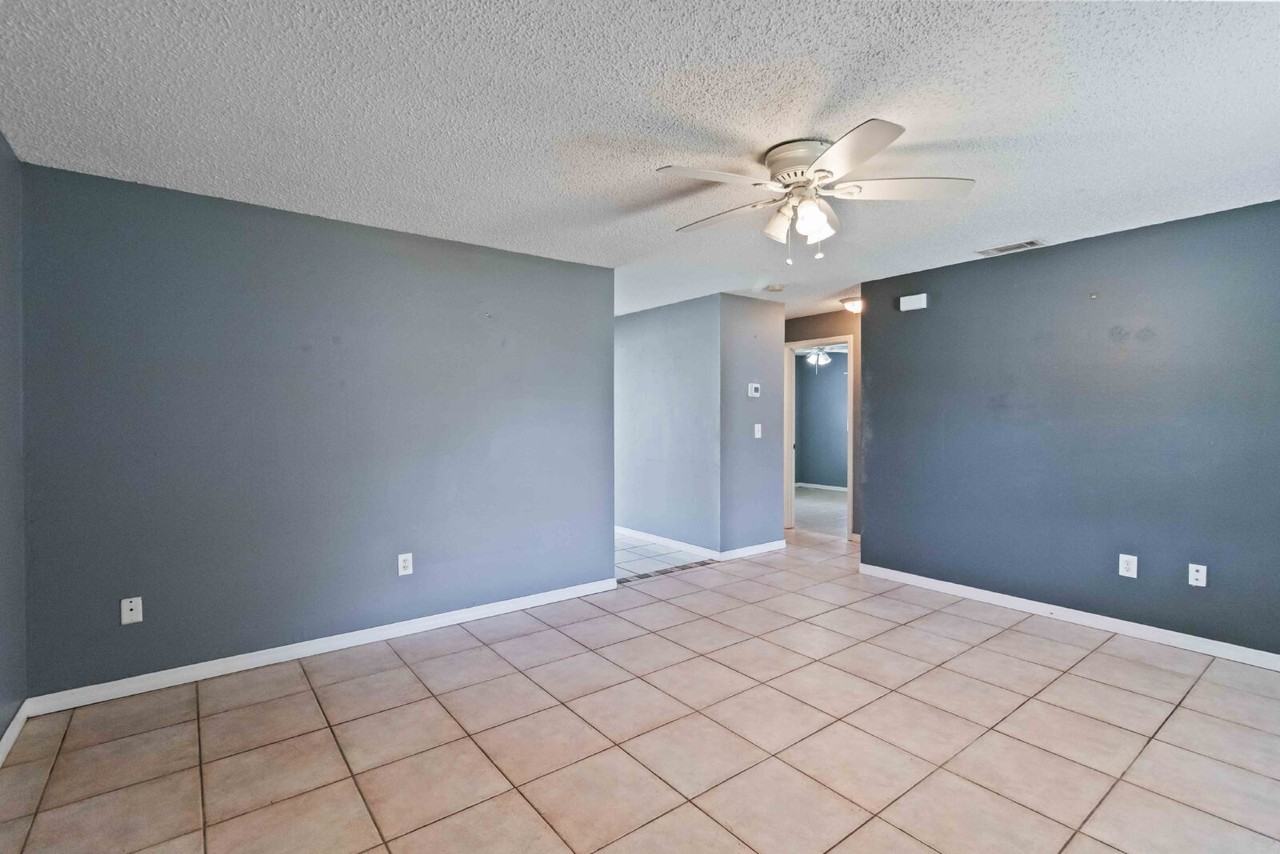 284 Lomond Dr - Photo 5 of 27