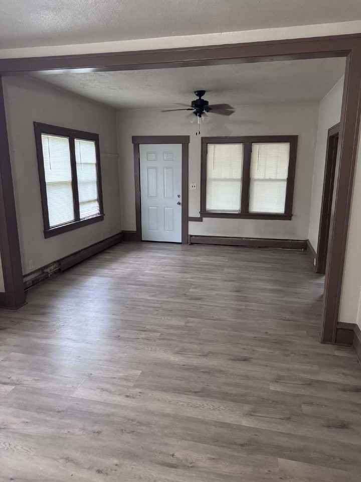 301 5th St Se - Photo 2 of 12