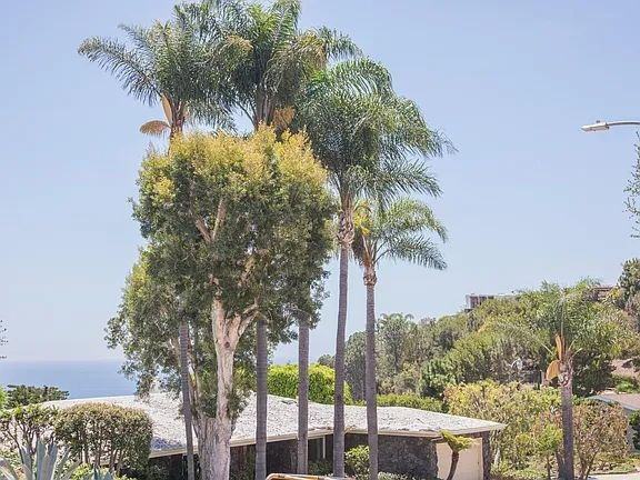 17965 Seabreeze Dr - Photo 2 of 29