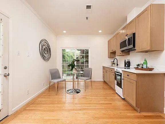 1404 Queens Ave - Photo 5 of 16