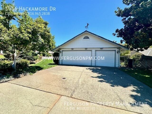 1916 Hackamore Dr - Photo 3 of 19