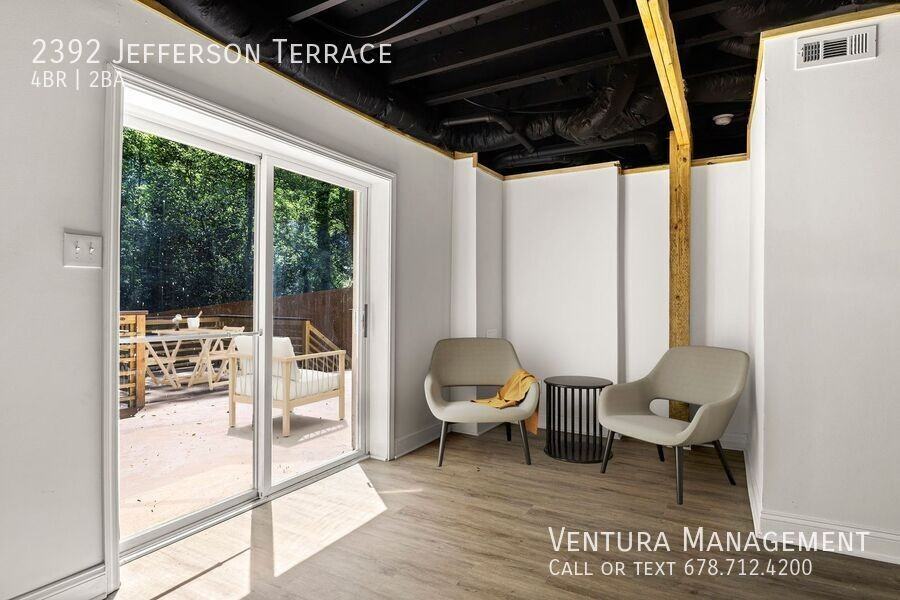 2392 Jefferson Ter - Photo 2 of 24