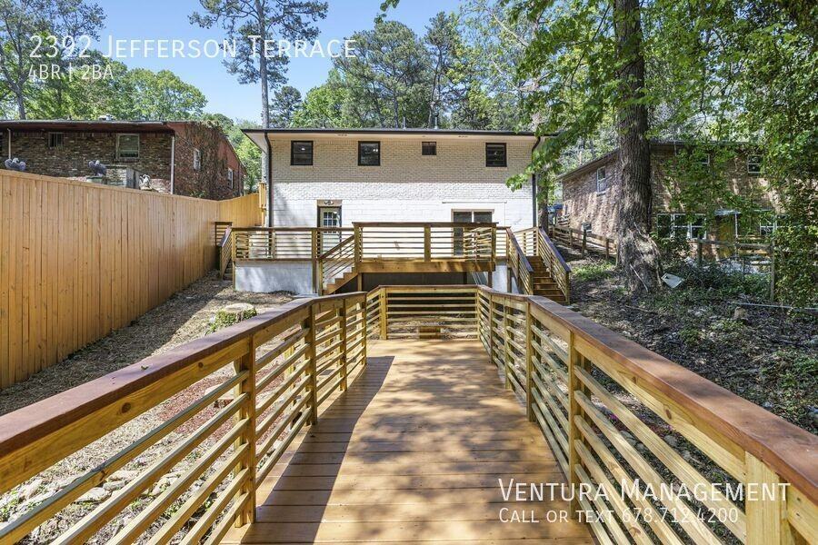 2392 Jefferson Ter - Photo 3 of 24