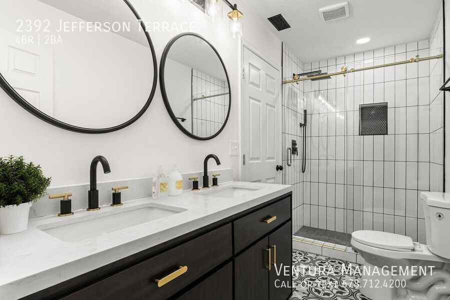 2392 Jefferson Ter - Photo 4 of 24