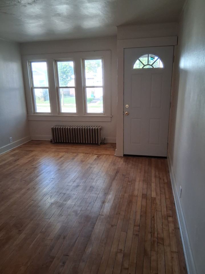 1708 S 81st St - Photo 3 of 15