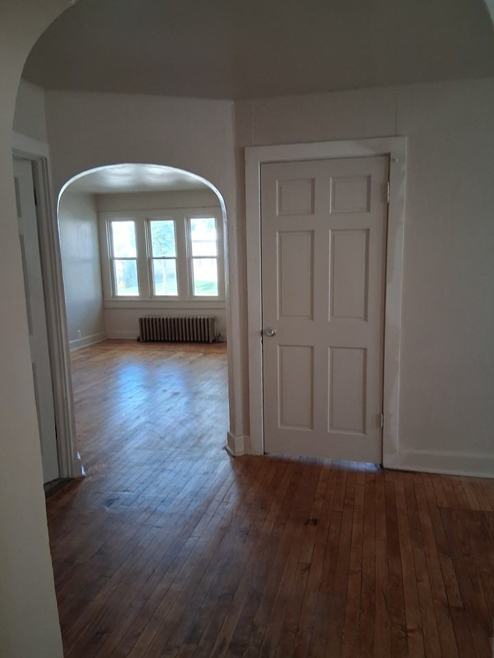 1708 S 81st St - Photo 5 of 15