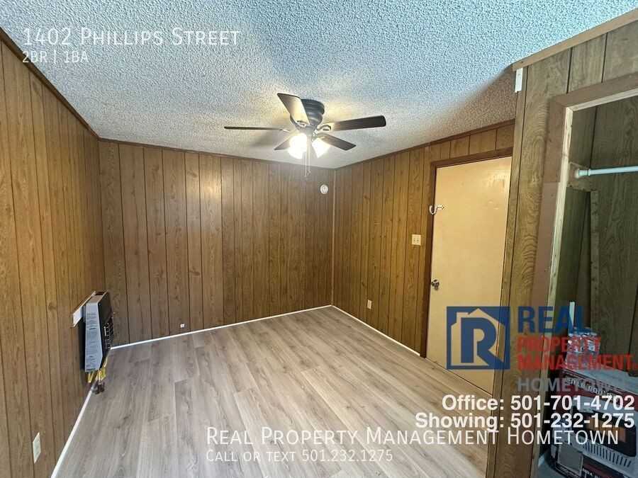 1402 Phillips St - Photo 5 of 11