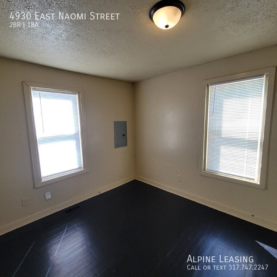 4930 East Naomi Street - Photo 3 of 5