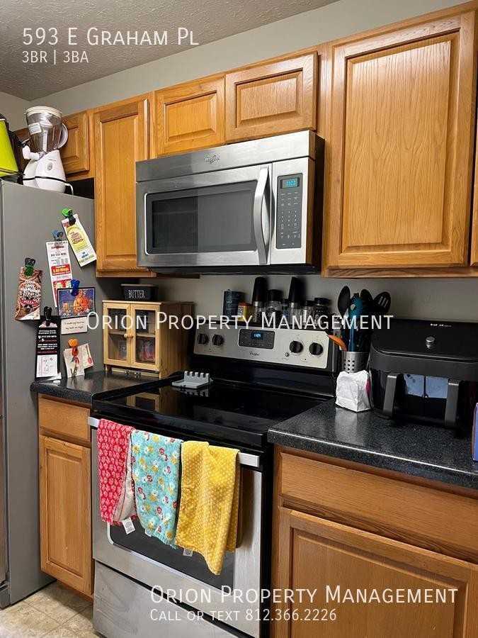 593 E Graham Pl - Photo 3 of 7