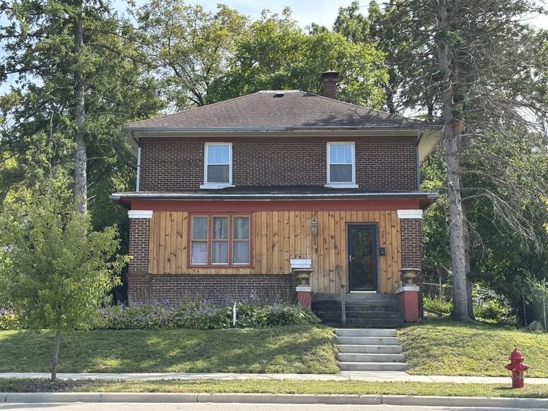 701 S Main St - Photo 2 of 15