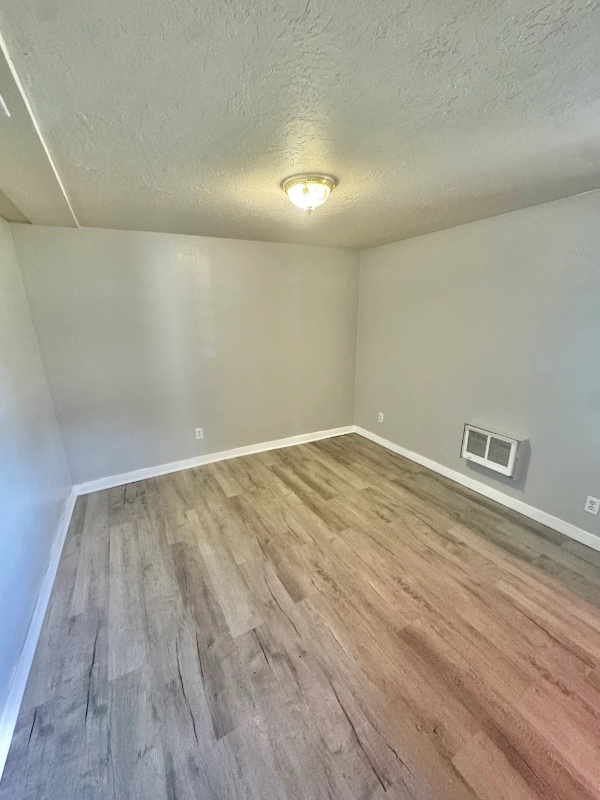 2828 E 15th St - Photo 6 of 6