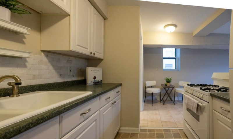 1913 Dupont Ave S #A - Photo 3 of 12