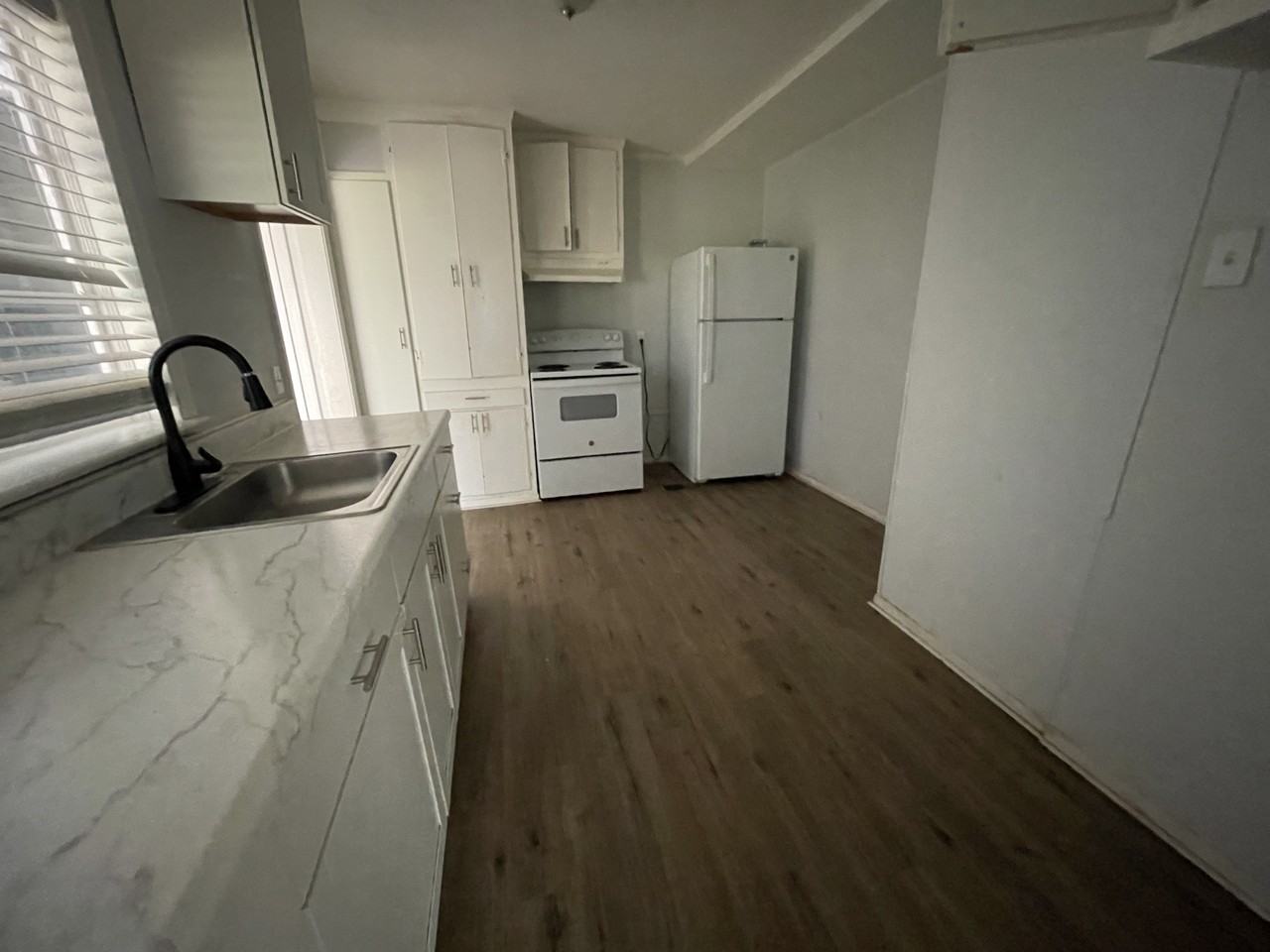 1722 Dixie Dr - Photo 3 of 9