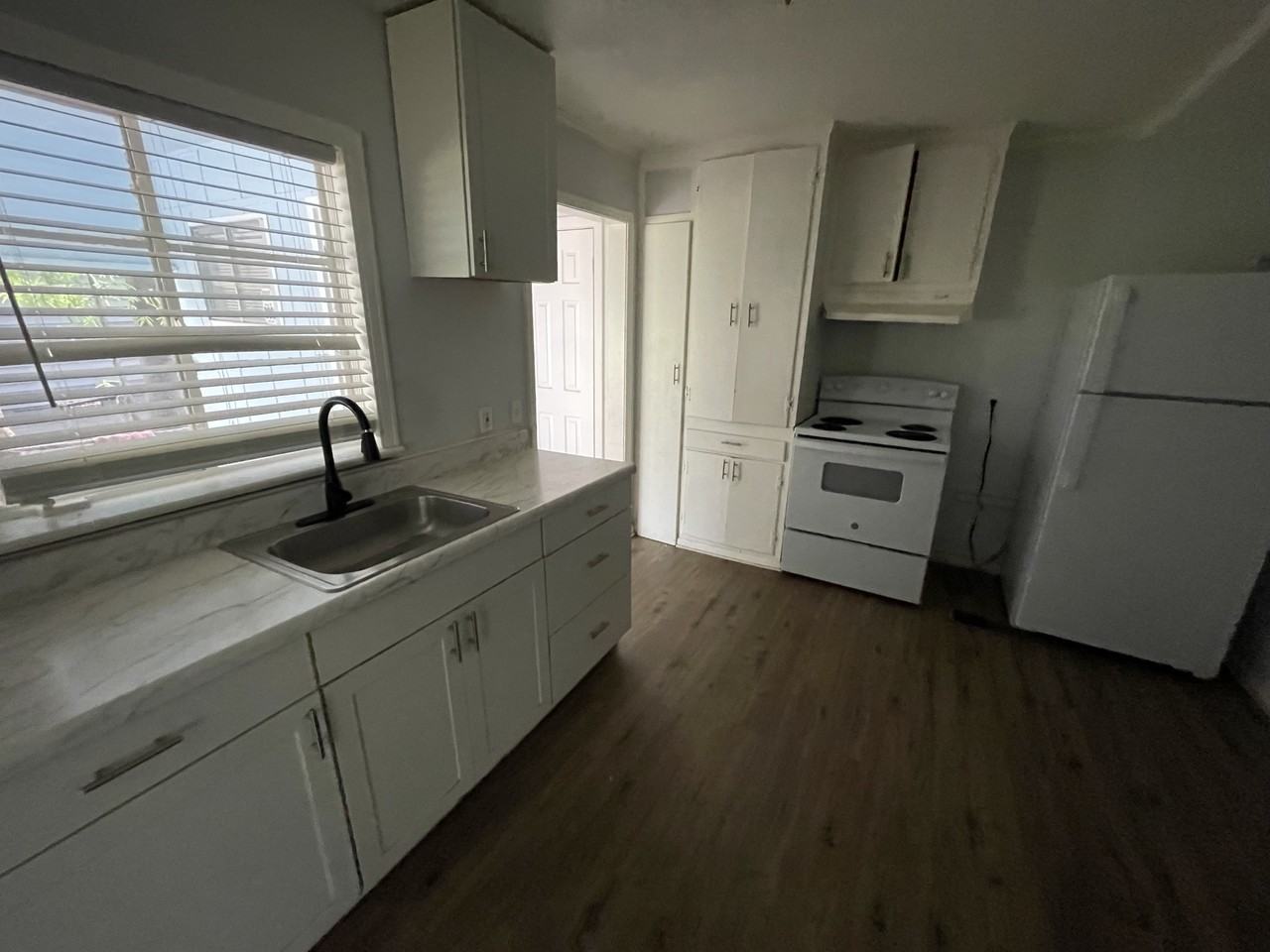 1722 Dixie Dr - Photo 4 of 9