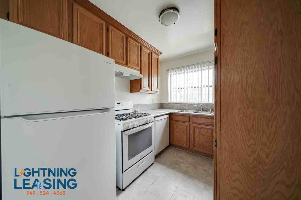 9633 W Olympic Blvd #3 - Photo 2 of 30