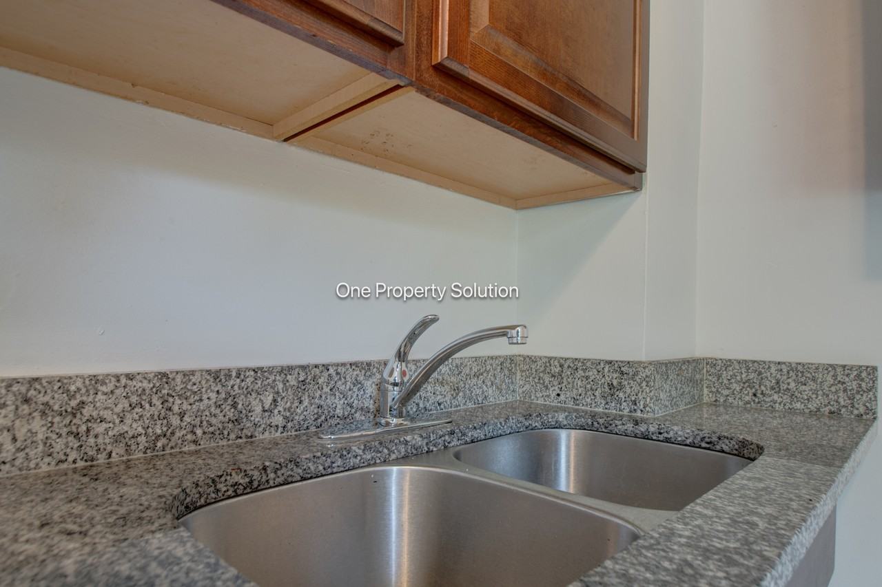 3044 West Ridge Road Apt B - Photo 2 of 18