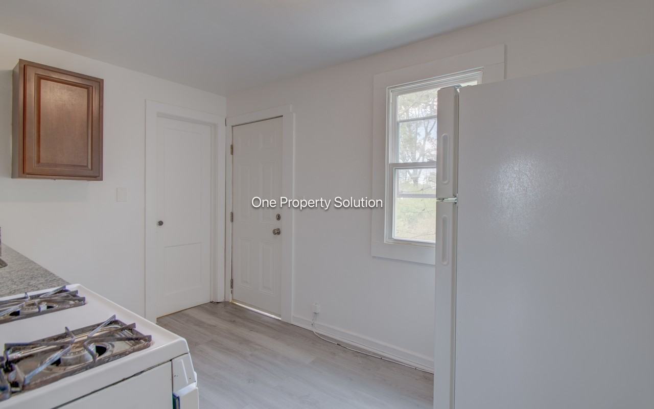 3044 West Ridge Road Apt B - Photo 3 of 18