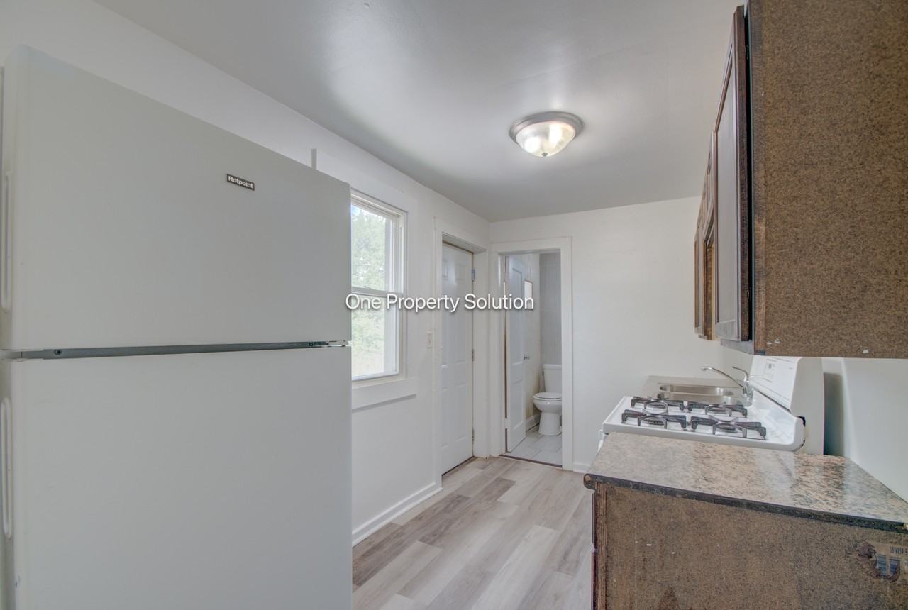 3044 West Ridge Road Apt A - Photo 2 of 14