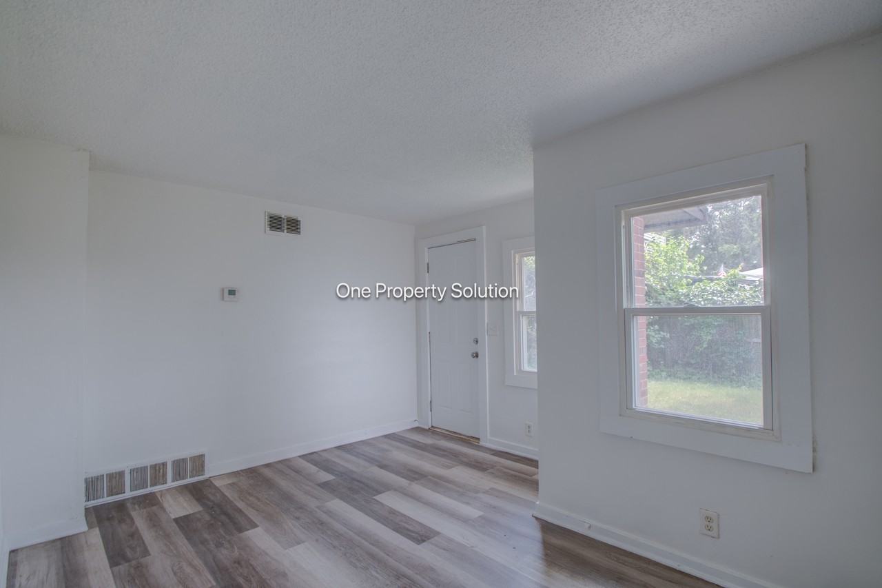 3044 West Ridge Road Apt A - Photo 3 of 14