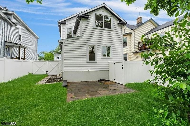 84 Grove Street - Photo 3 of 32